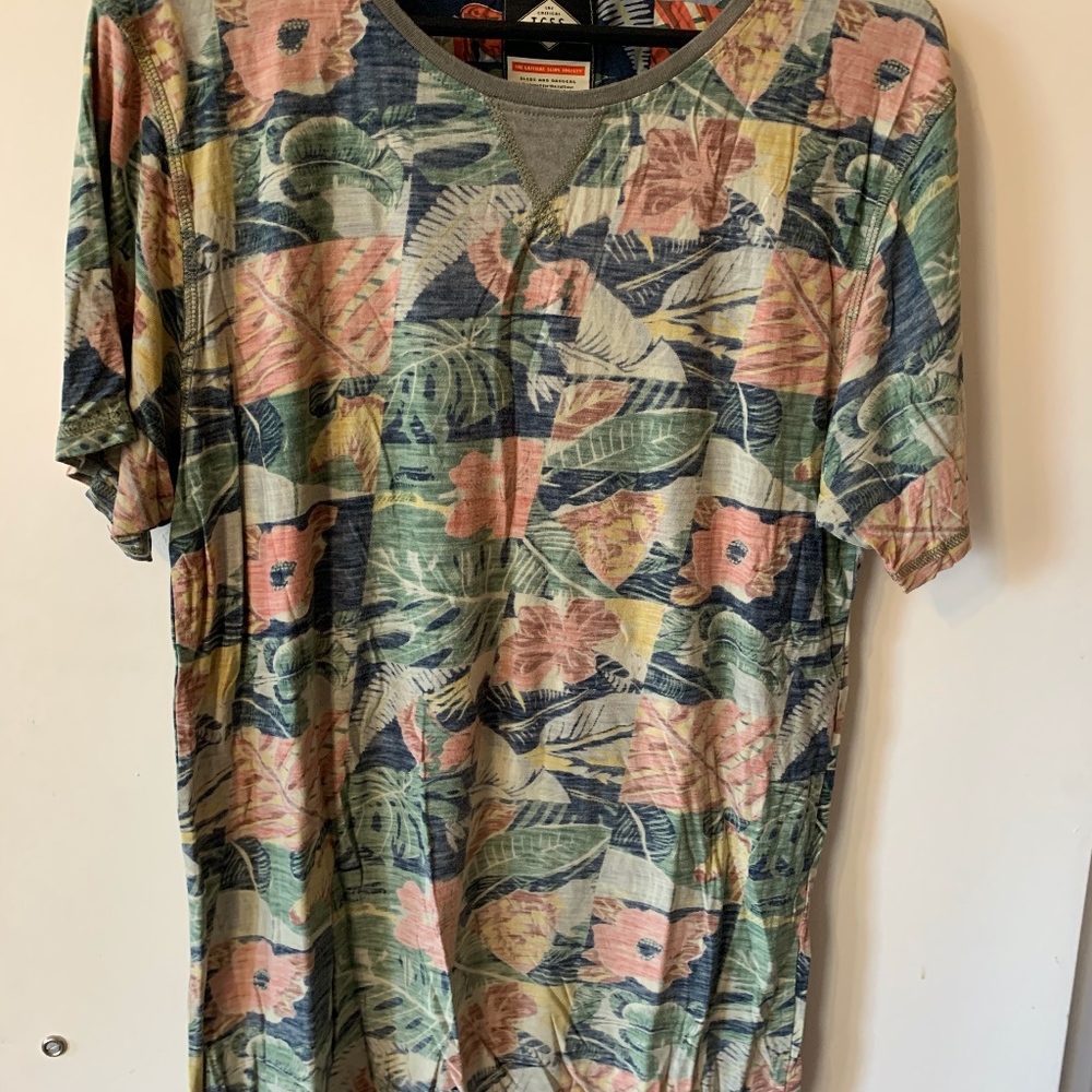 Muted floral design t shirt